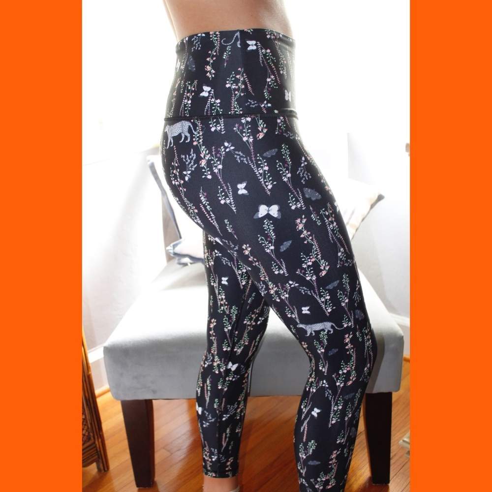 Victoria Secret Sport leggings (NEVER WORN)